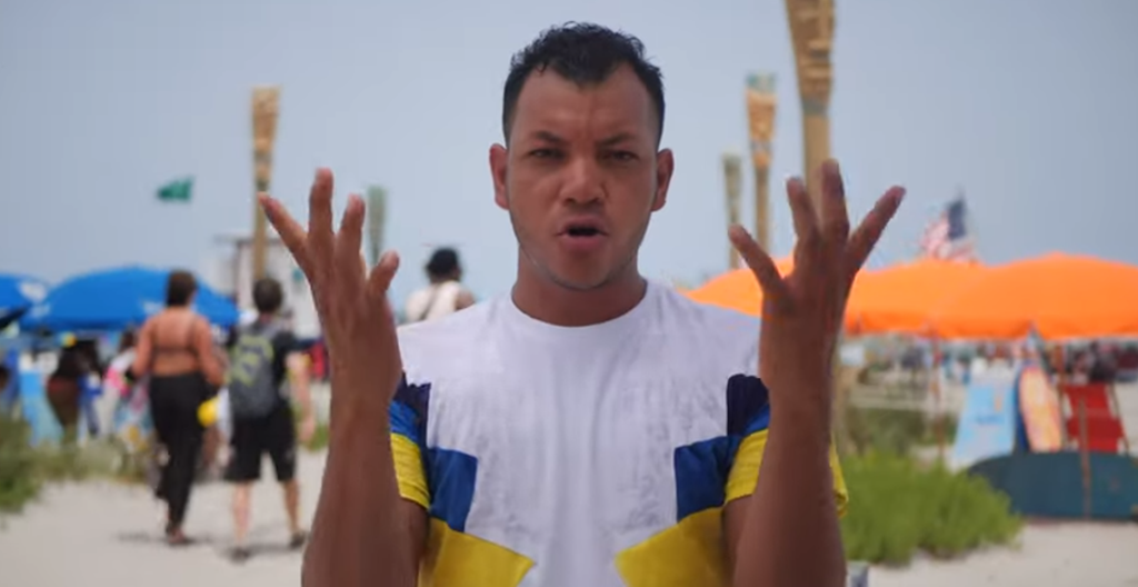 Filmed at ‘Cocoa Beach’ and full of beach vibes, Caribbean beats and colourful vibes, ‘Wil Berrios’ releases the wonderful ‘Cumbia Junto Al Mar’